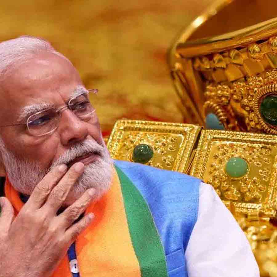 সোনা-রুপোর উপর আমদানি শুল্ক বৃদ্ধি কেন্দ্রের। গ্রাফিক: আনন্দবাজার ডট কম।