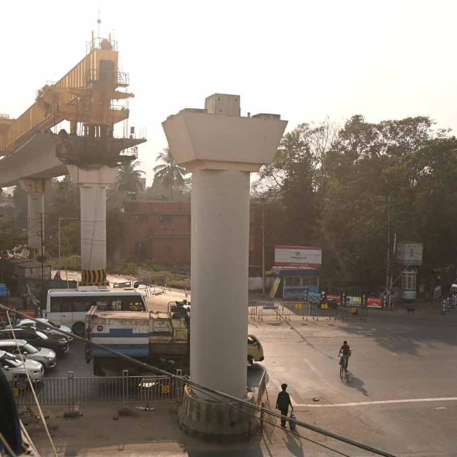 কলকাতা মেট্রোর কাজের জন্য চিংড়িঘাটায় যান চলাচল নিয়ন্ত্রণ করা হবে।