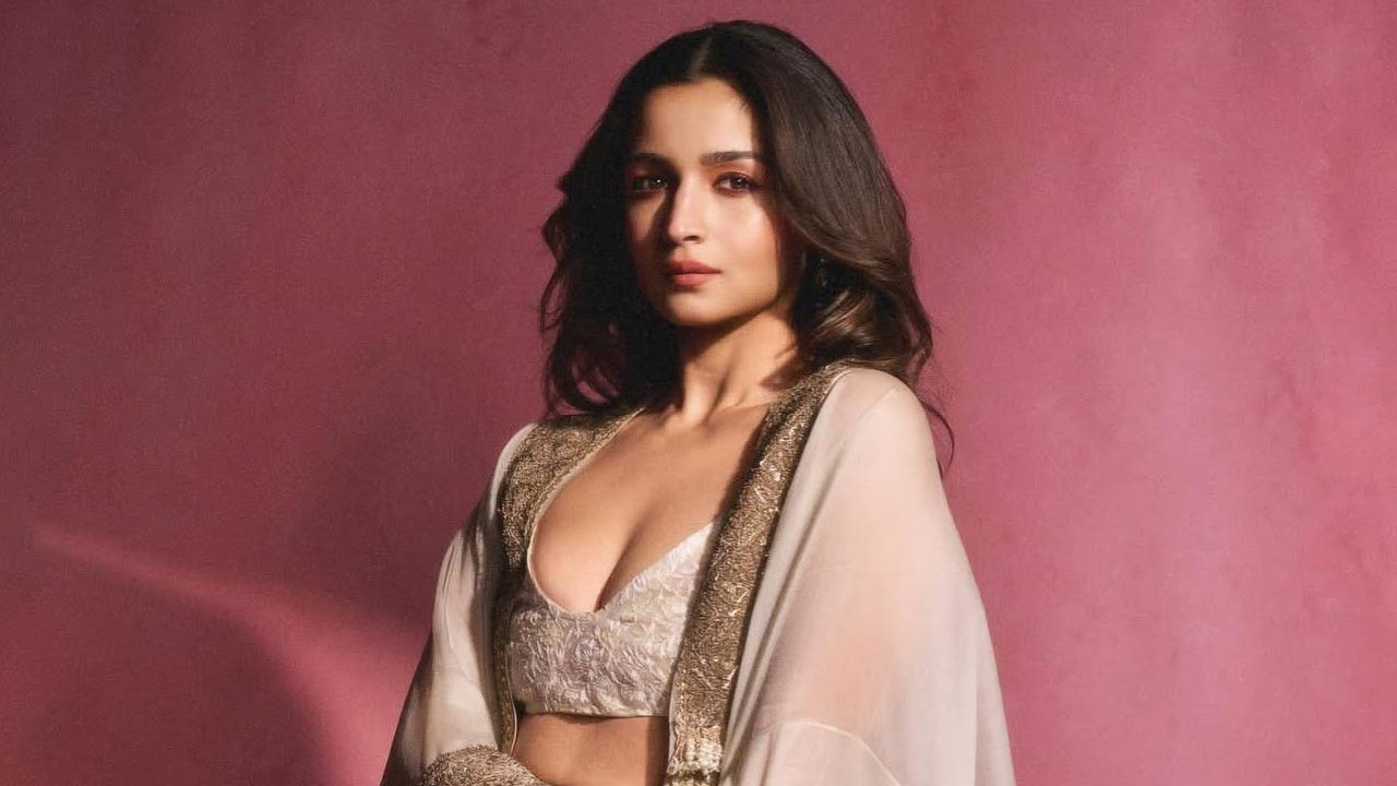 আলিয়ার আচরণে বিরক্ত অনুরাগী।