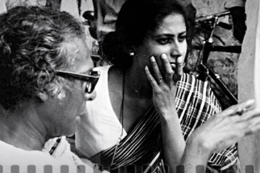 ‘আকালের সন্ধানে’র পরিচালক মৃণাল সেন ও অভিনেত্রী স্মিতা পাটিল।