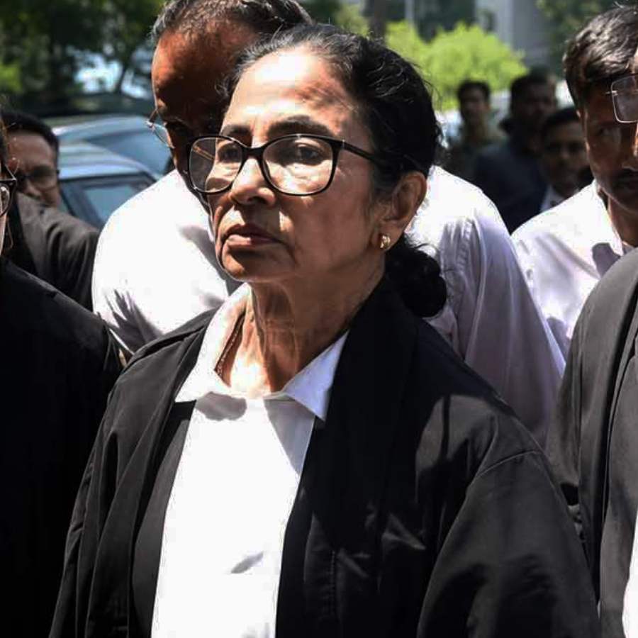 Former Chief Minister Mamata Banerjee likely to appear in Calcutta High Court in connection with the post-poll violence case dgtl