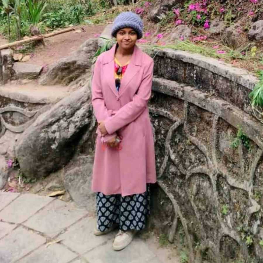 পরিবারের সঙ্গে অদ্রিজা গণ।