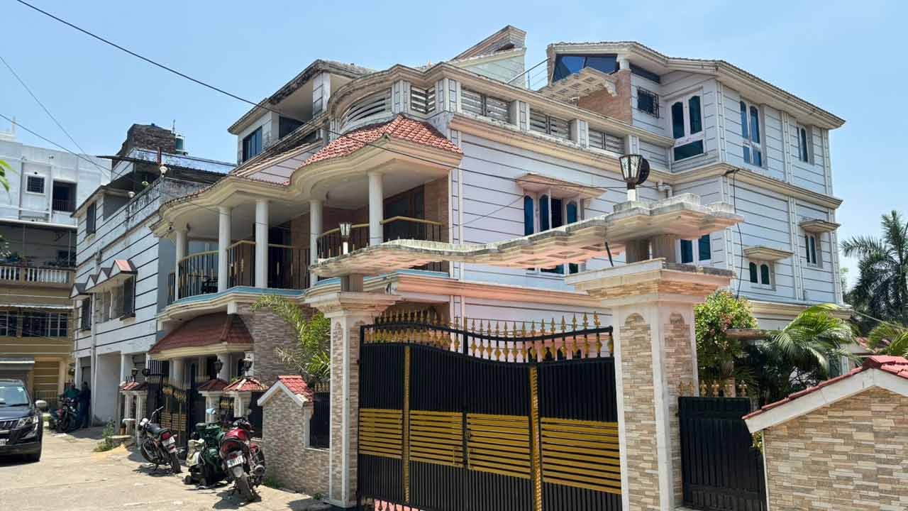পৈলানে তৃণমূল বিধায়ক দিলীপ মণ্ডলের বাড়ি।