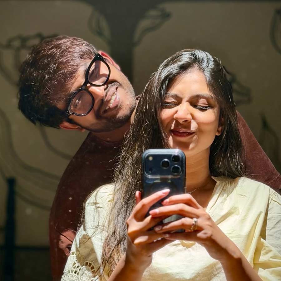 গোপনে কি বিয়ে সারলেন সৌরভ-শুভস্মিতা?