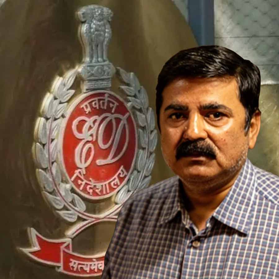 কলকাতার পুলিশকর্তা শান্তনু সিংহ বিশ্বাসকে গ্রেফতার করেছে ইডি।