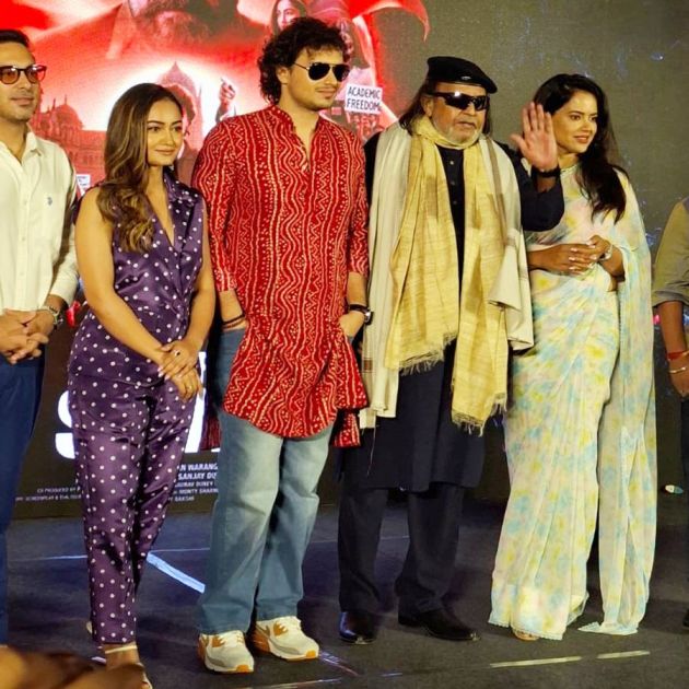 কলকাতায় টিম ‘আখরি সওয়াল’।