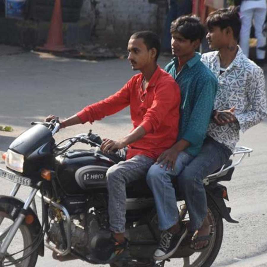 হেলমেট ছাড়া বাইক চালানো নৈব নৈব চ।