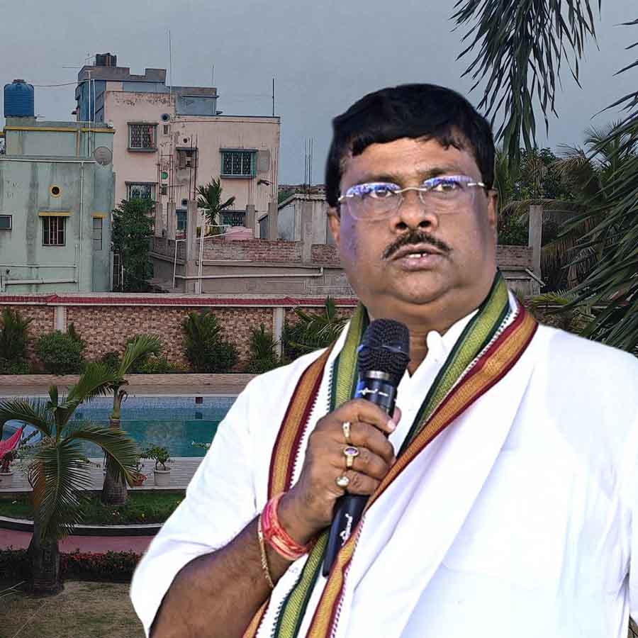 Police conduct a search operation at the Bishnupur residence of TMC MLA Dilip Mandal dgtl