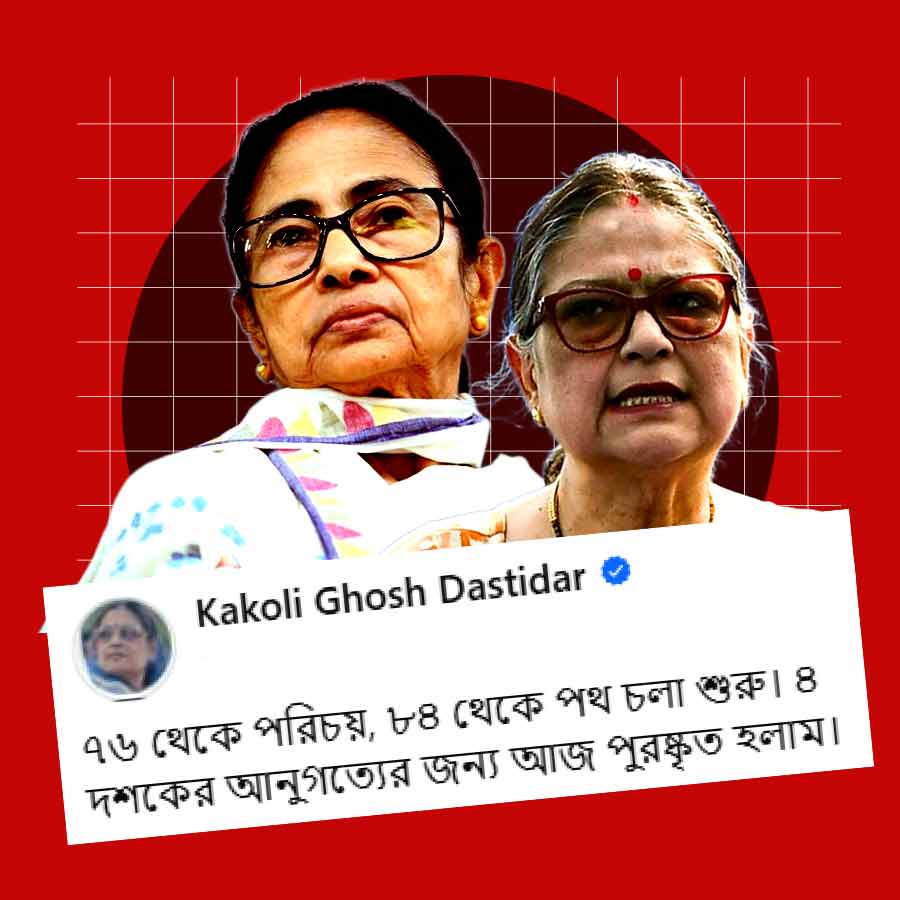 (বাঁ দিকে) তৃণমূলনেত্রী মমতা বন্দ্যোপাধ্যায়। তৃণমূল সাংসদ কাকলি ঘোষ দস্তিদার (ডান দিকে)।