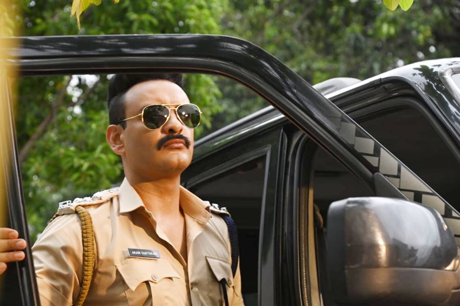 পুলিশ অফিসারের ভূমিকায় সাহেব ভট্টাচার্য।