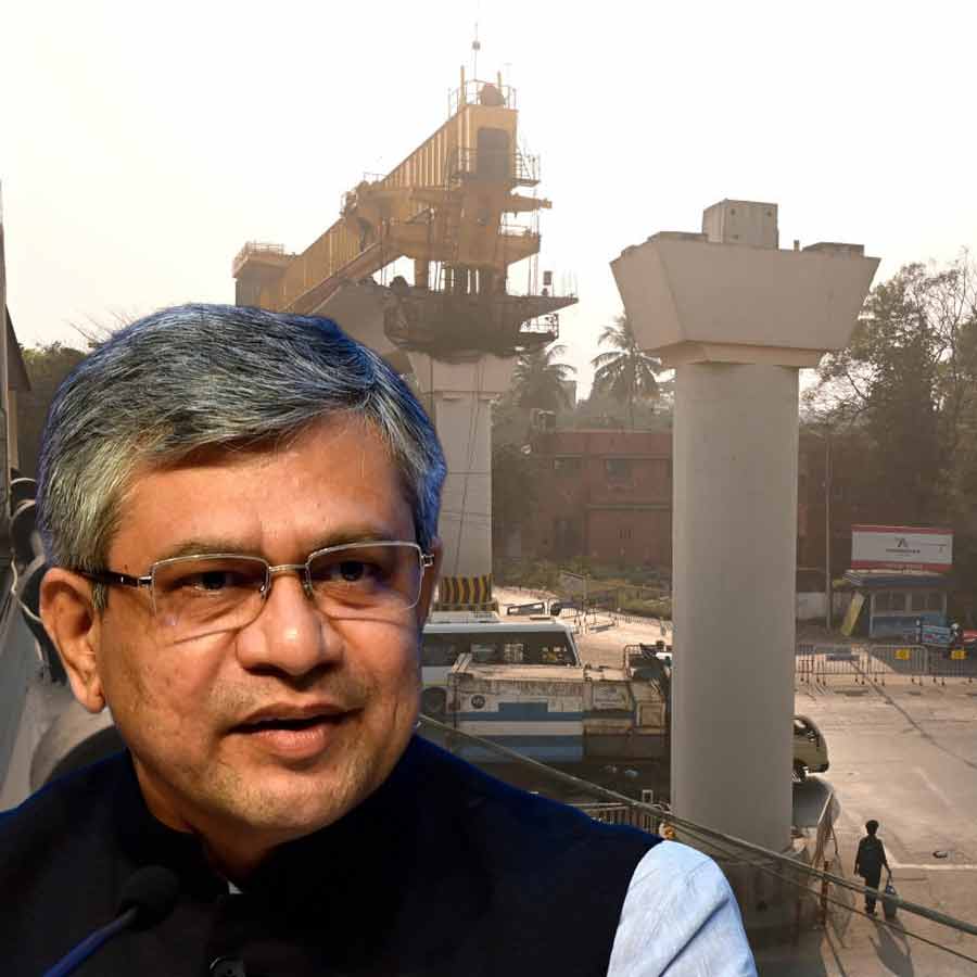 Rail Minister Ashwini Vaishnaw announces that Chingrighata Metro project work starts