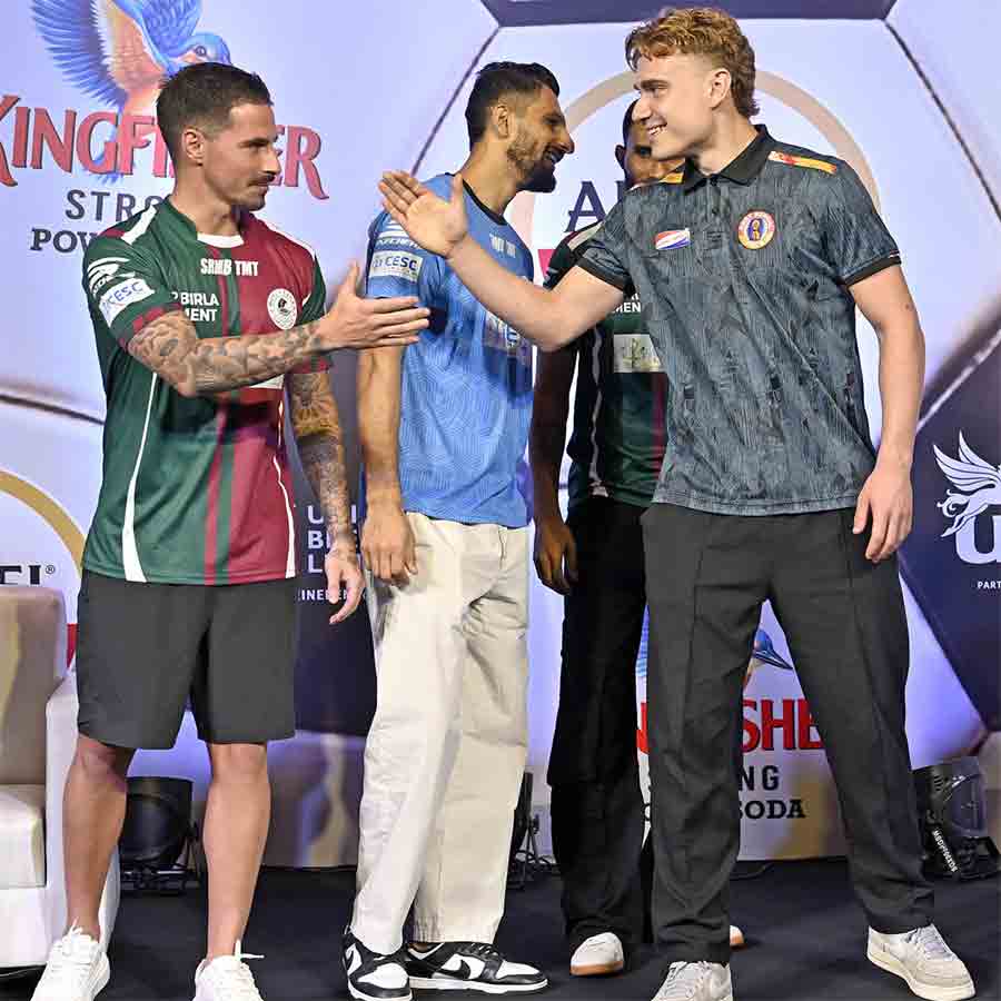 প্রমাণ করতে মরিয়া ম‌্যাকলারেন। নজর কাড়তে চান অ‌্যান্টনও।