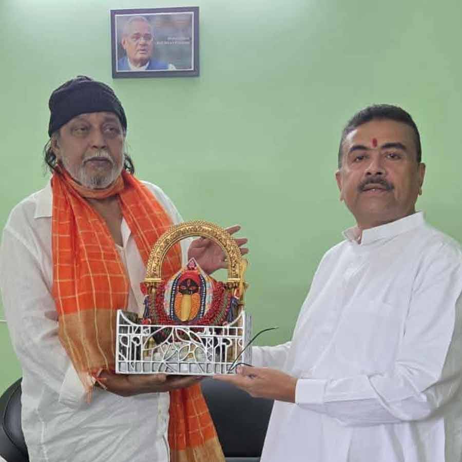 Chief Minister Suvendu Adhikari meets Senior BJP Leader Mithun Chakraborty dgtl