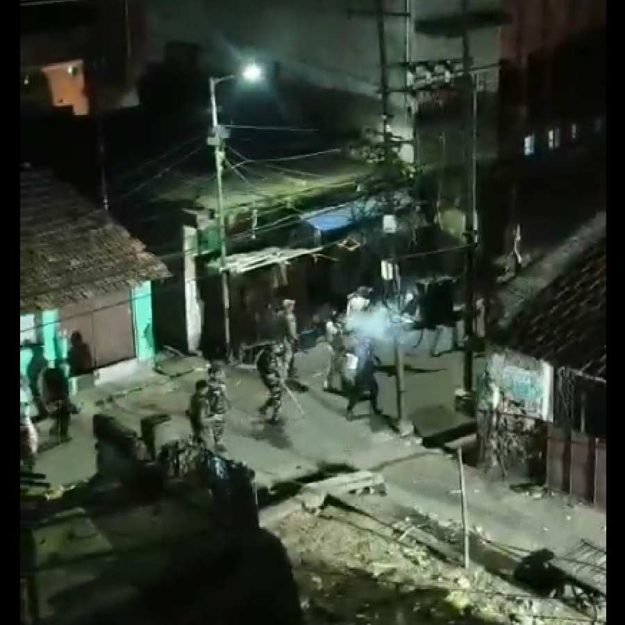Attack at Jahangir Moholla Police Phari of Asansol, many police personnel injured