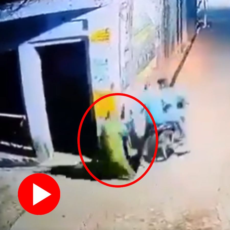 Video shows woman fights off miscreants when try to snatch her bag