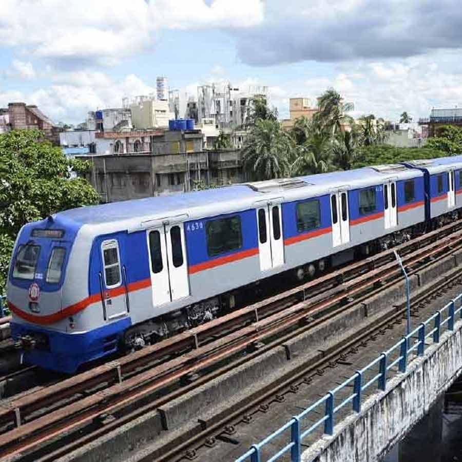 Traffic block between Shahid Khudiram and Mahanayak Uttam Kumar station on Sunday