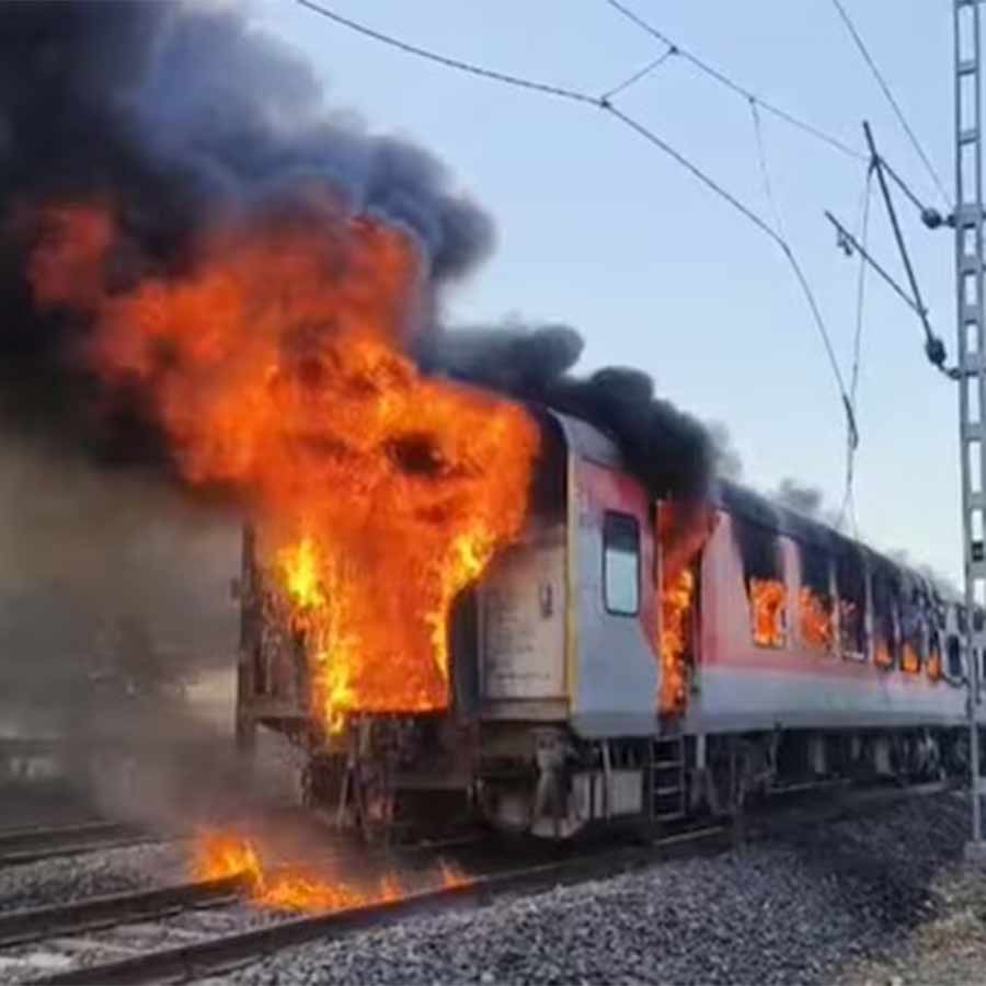 Fire at Rajdhani Express from Thiruvananthapuram to Hazrat Nizamuddin dgtl