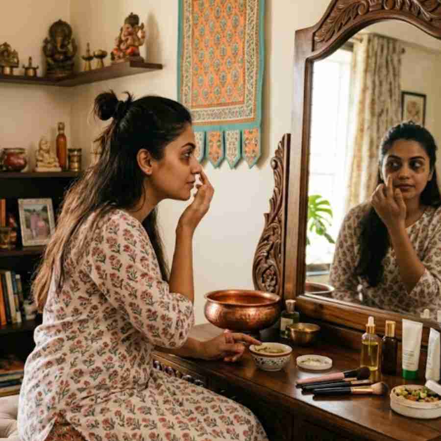 চোখের নীচে কালি দূর হবে, ঘরোয়া কিছু উপায়ের খোঁজ রইল।