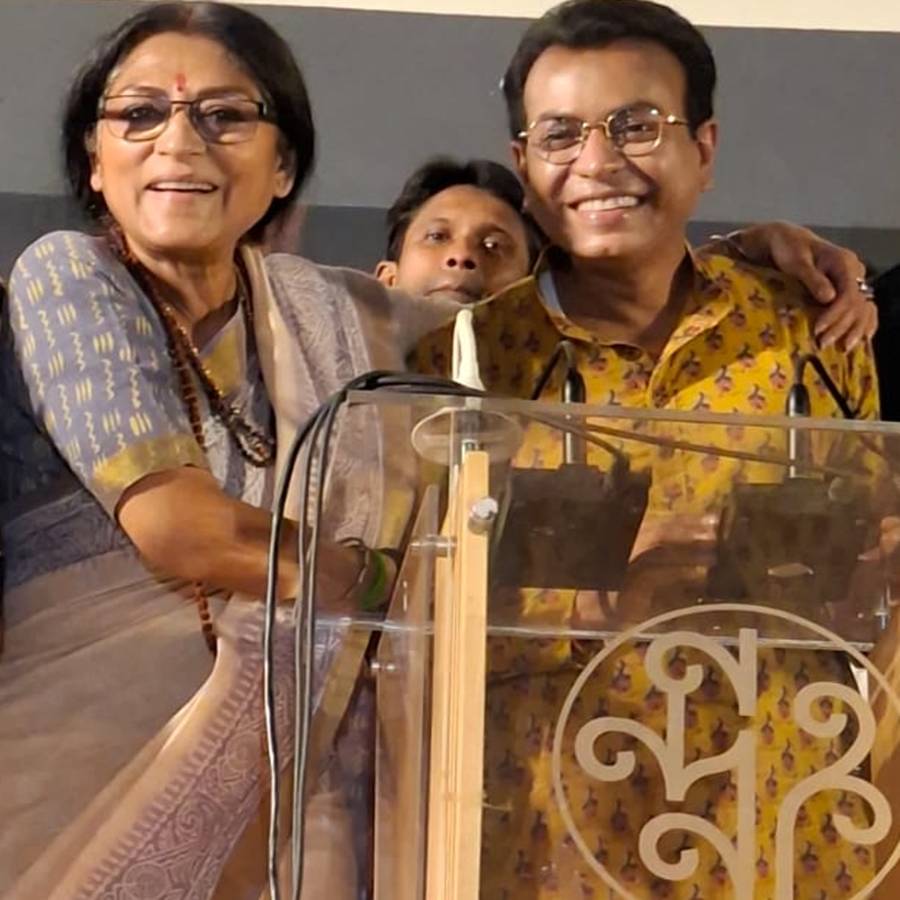নন্দনে ছবিমুক্তি উপলক্ষে রূপা গঙ্গোপাধ্যায় এবং রুদ্রনীল ঘোষ।