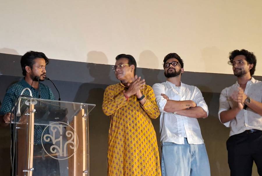 নন্দনে টিম ‘দি অ্যাকাডেমি অফ ফাইন আর্টস’।