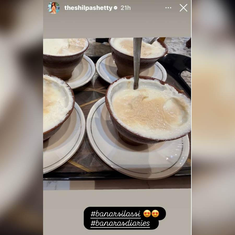 লস্যি চেখে দেখেছেন শিল্পা।
