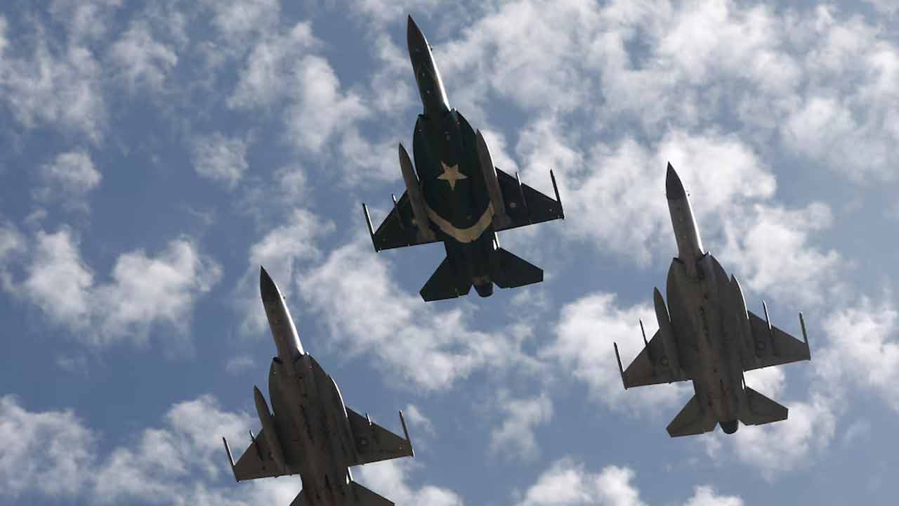 Pakistan deploys 8,000 troops, jets to Saudi under defence pact