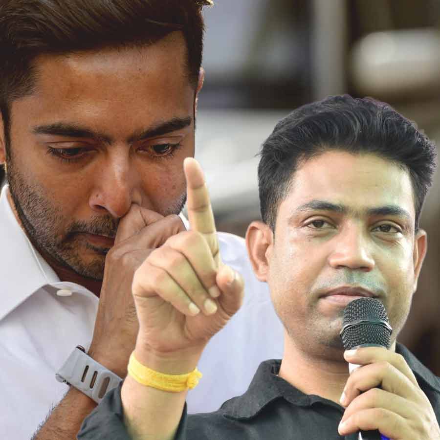 (বাঁ দিকে) জাহাঙ্গির খান এবং অভিষেক বন্দ্যোপাধ্যায় (ডান দিকে)।