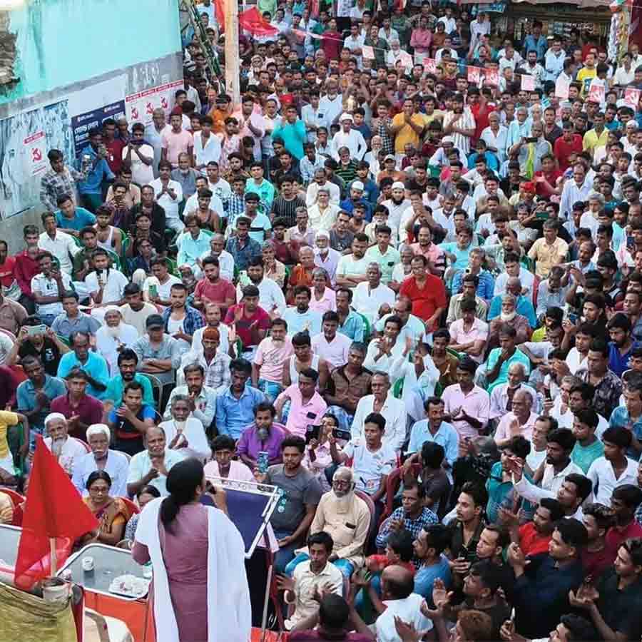 ফলতায় নির্বাচনী সভায় সিপিএমের কেন্দ্রীয় কমিটির সদস্য মীনাক্ষী মুখোপাধ্যায়।