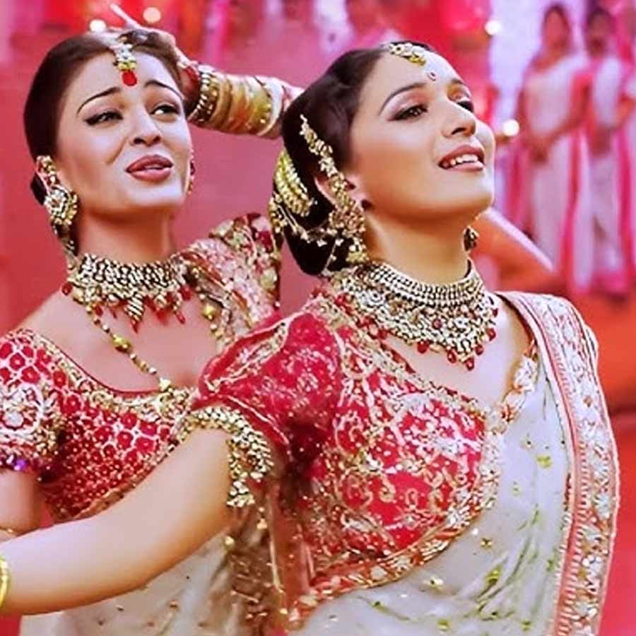 ‘ডোলা রে ডোলা’ নাচে ঠিক কতটা পরিশ্রম করতে হয় মাধুরী দীক্ষিত কে?