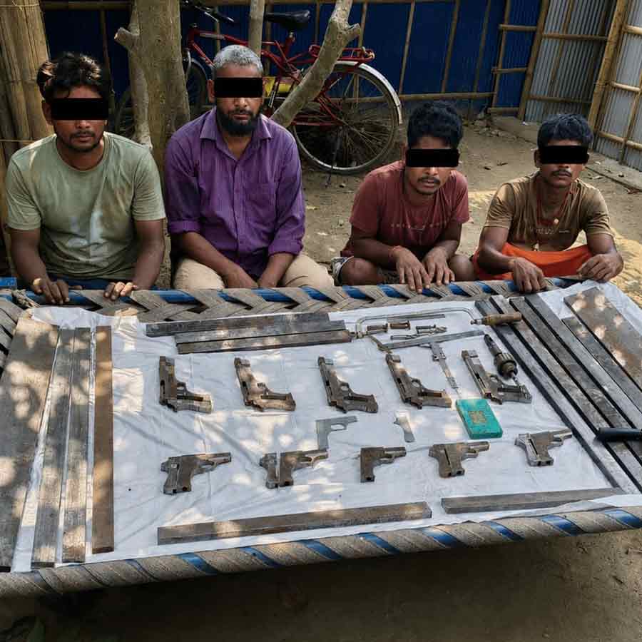 Kolkata Police STF conducted raid in Bihar, illegal weapons manufacturing factory discovered