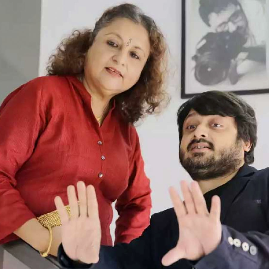 ক্যামেরাবন্দি নন্দিতা রায় ও শিবপ্রসাদ মুখোপাধ্যায়