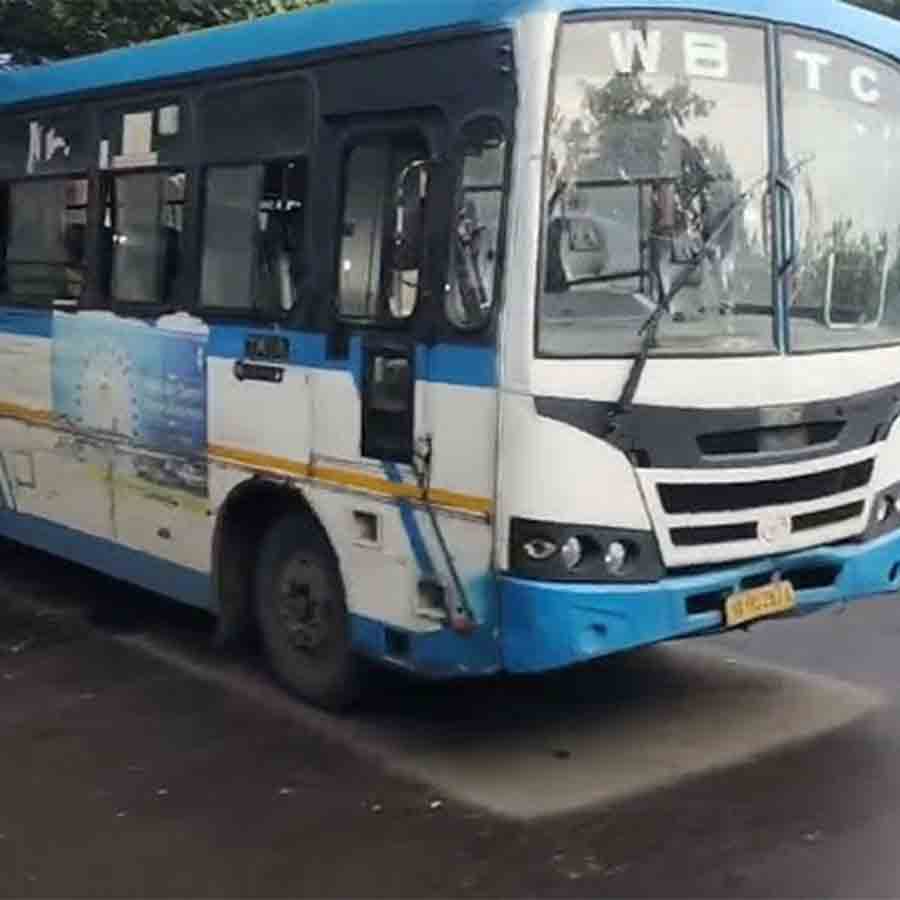 সরকারি বাস।
