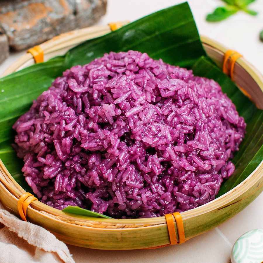 সাদার বদলে বেগনি ভাত! খেলে কী হবে?