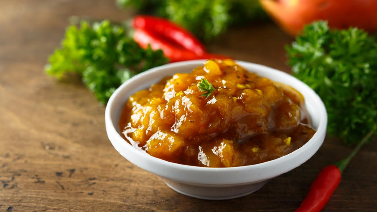 আপেলের টক-ঝাল-মিষ্টি চাটনি।