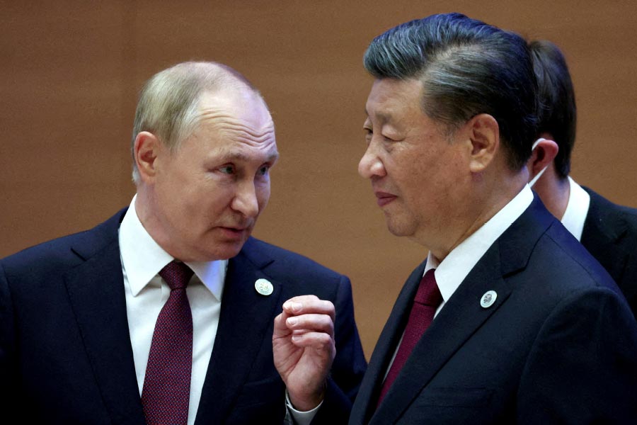 Is Vladimir Putin and Xi Jinping increasing their ties to counter US