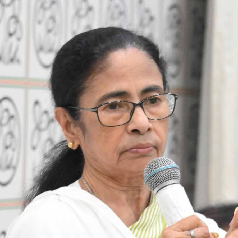 Kolkata Municipal Corporation session cancelled amidst uproar, Mamata Banerjee calls meeting with the councillors