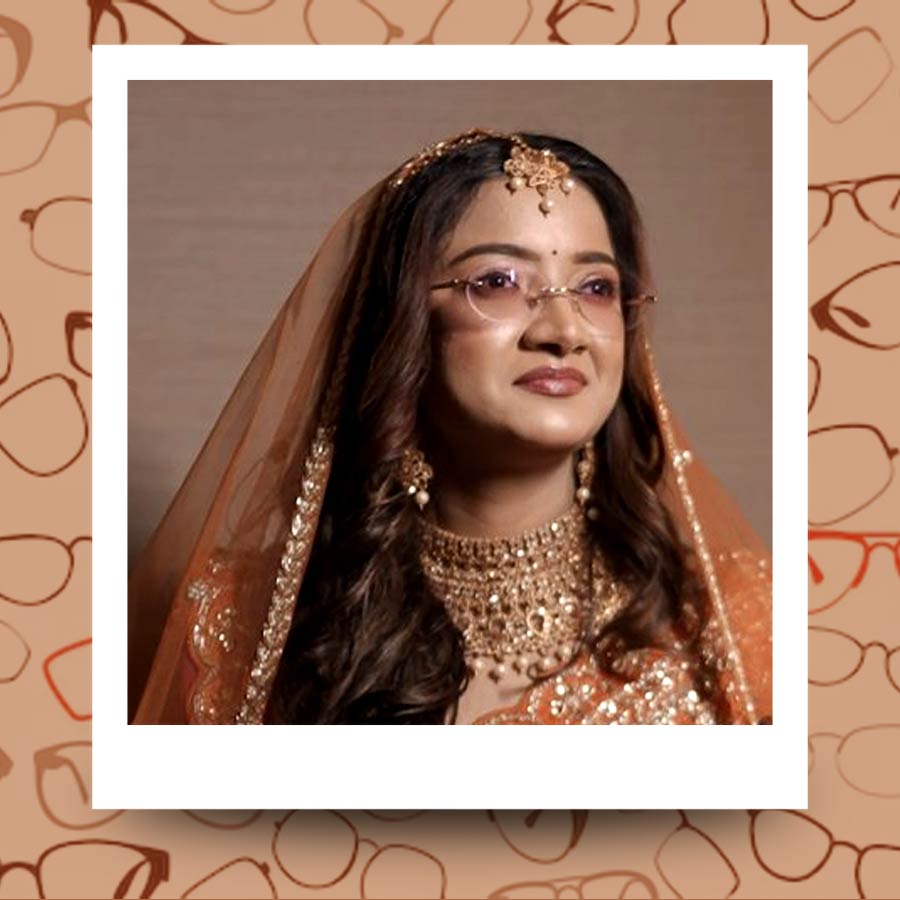 বিয়ের সাজে ফ্রেম বিহীন চশমাও কিন্তু নজর কাড়তে পারে।