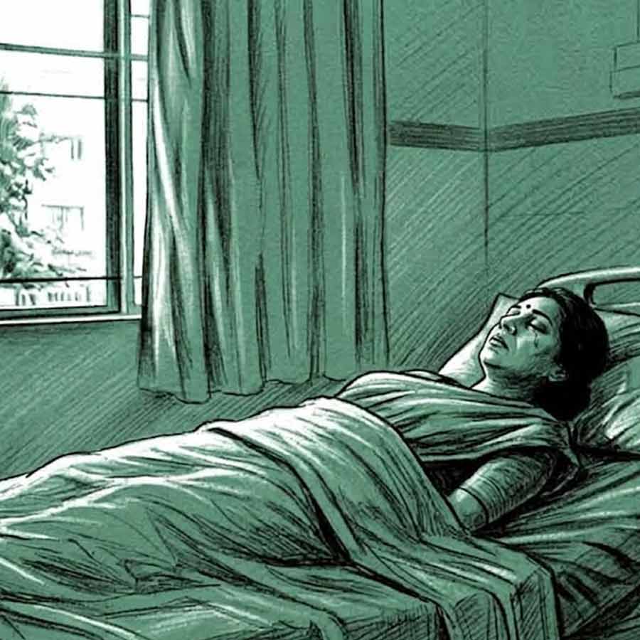 কলকাতা হাই কোর্টের নির্দেশে হাসপাতাল থেকে সাড়ে চার বছর পর বাড়ি ফিরছেন পুনম গুপ্ত।
