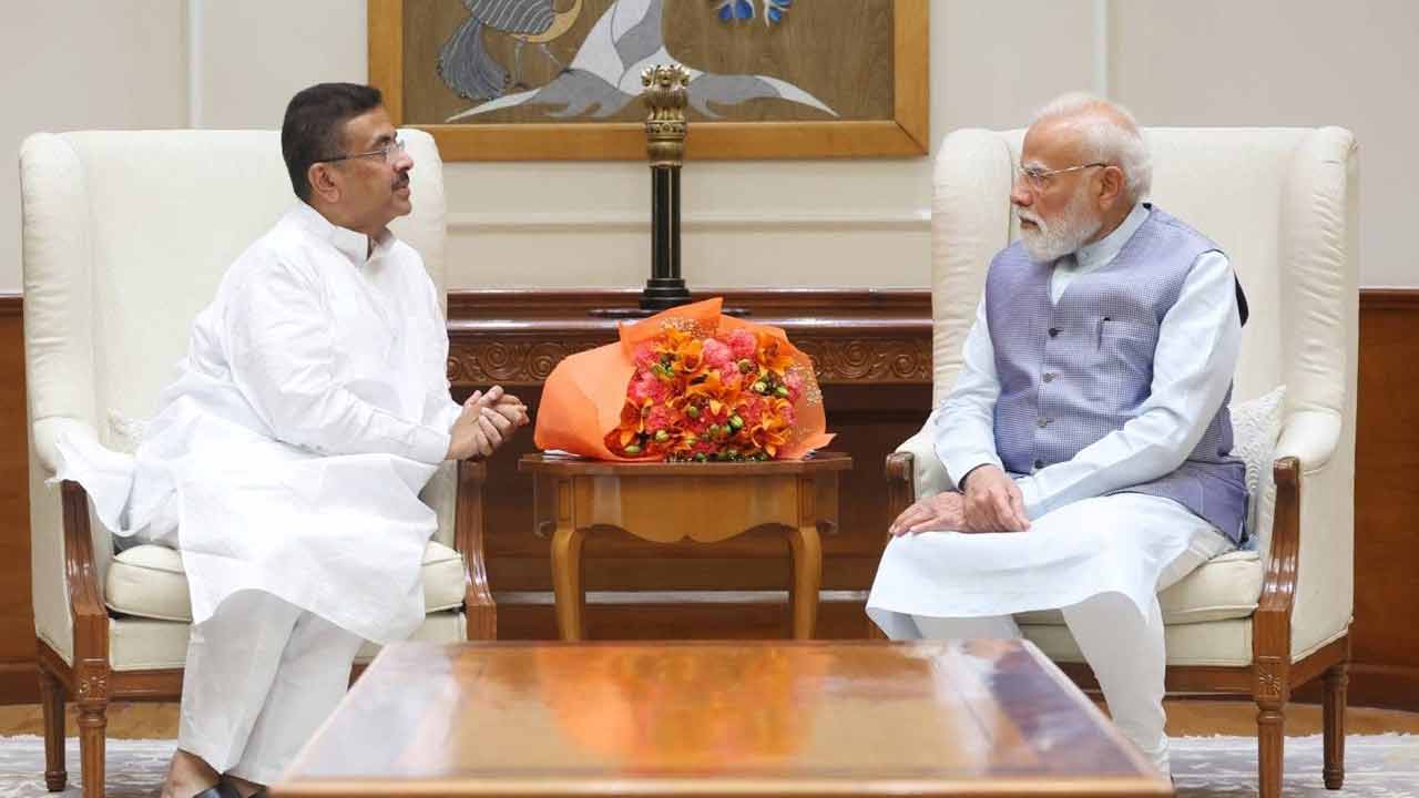 পশ্চিমবঙ্গের মুখ্যমন্ত্রী শুভেন্দু অধিকারীর সঙ্গে বৈঠকে প্রধানমন্ত্রী নরেন্দ্র মোদী।