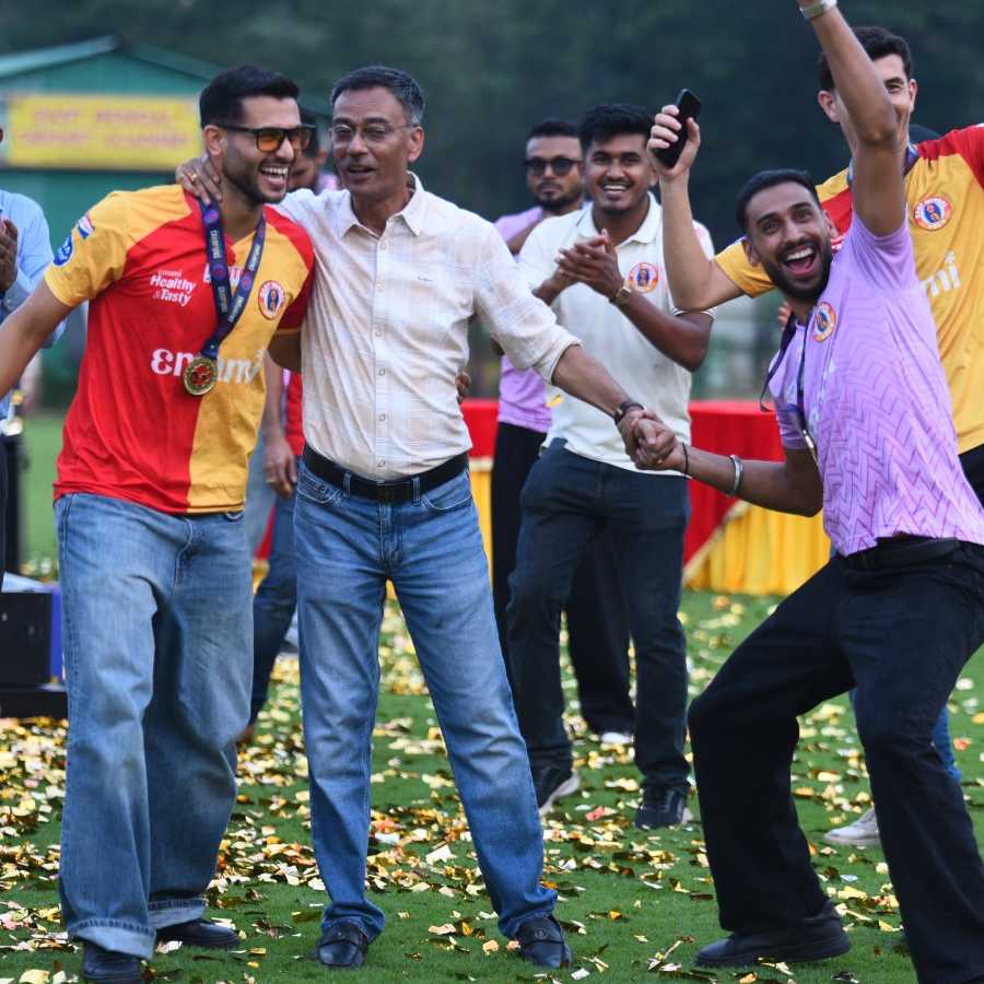 যোগ দিলেন কর্তা দেবব্রত সরকারও।
