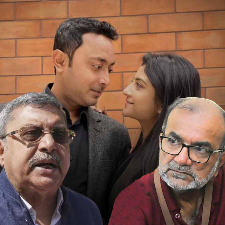 Kalyan Banerjee criticizes Bikas Bhattacharya as he appears in court for former TMC MLA Aditi Munshi and her husband Debaraj Chakraborty