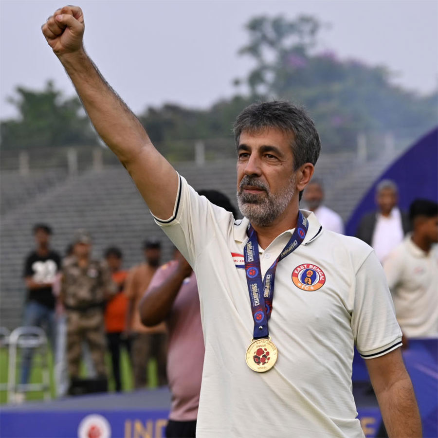 স্বপ্নপূরণ: ট্রফি জিতে ইস্টবেঙ্গল মাঠে অস্কার।