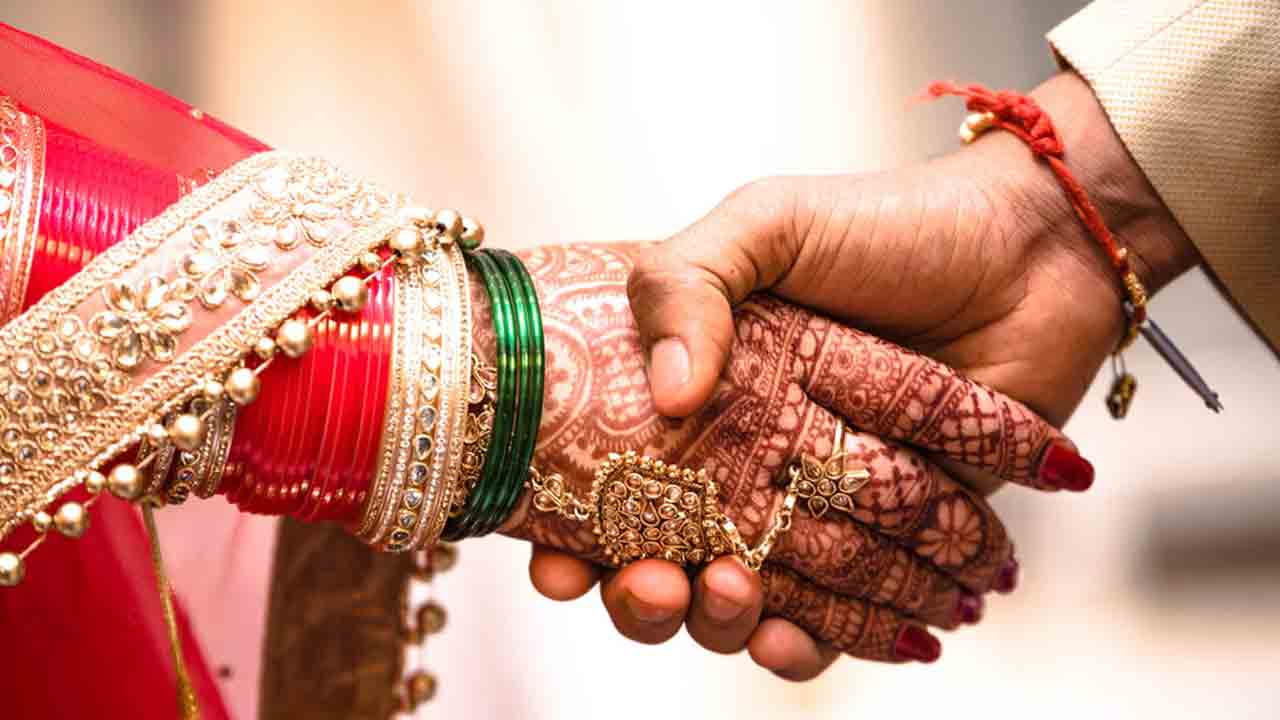 Gujarat man poses as cop allegedly cheated 21 women