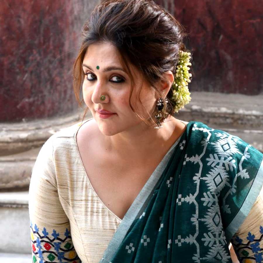 গড়িয়াহাট থানায় হাজিরা দিলেন স্বস্তিকা।