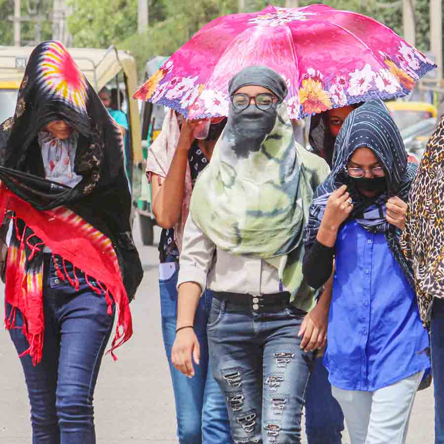 গরমে পুড়ছে তেলঙ্গানা।