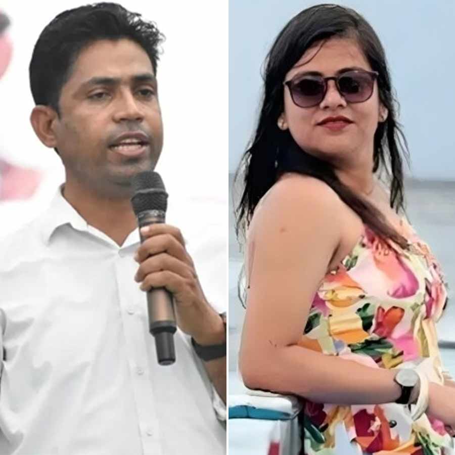 (বাঁ দিকে) ফলতার তৃণমূল নেতা জাহাঙ্গির খান এবং ফলতার প্রাক্তন বিডিও শানু বক্সী (ডান দিকে)।
