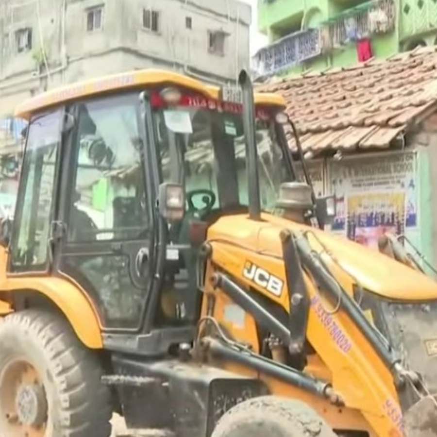 Kolkata Municipality Corporation begins demolition of illegal constructions in three areas of Kolkata
