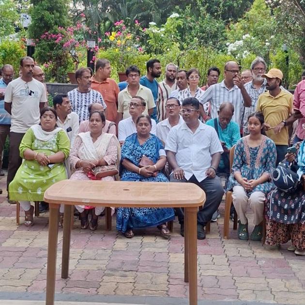 টেকনিশিয়ান স্টুডিয়োয় প্রোডাকশন ম্যানেজার গিল্ডের সদস্যদের প্রতিবাদী সমাবেশ।