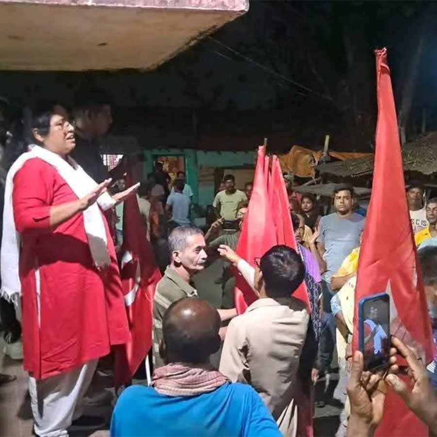 পুনর্বাসন ছাড়া হকার উচ্ছেদের পরিকল্পনার প্রতিবাদে সিপিএমের শ্রমিক সংগঠনের সভা।