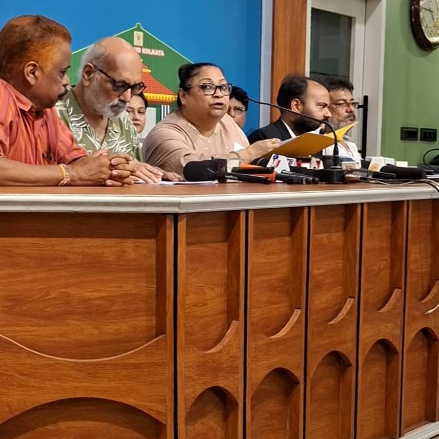 সাংবাদিক বৈঠকে ইমপা সভাপতি পিয়া সেনগুপ্ত।